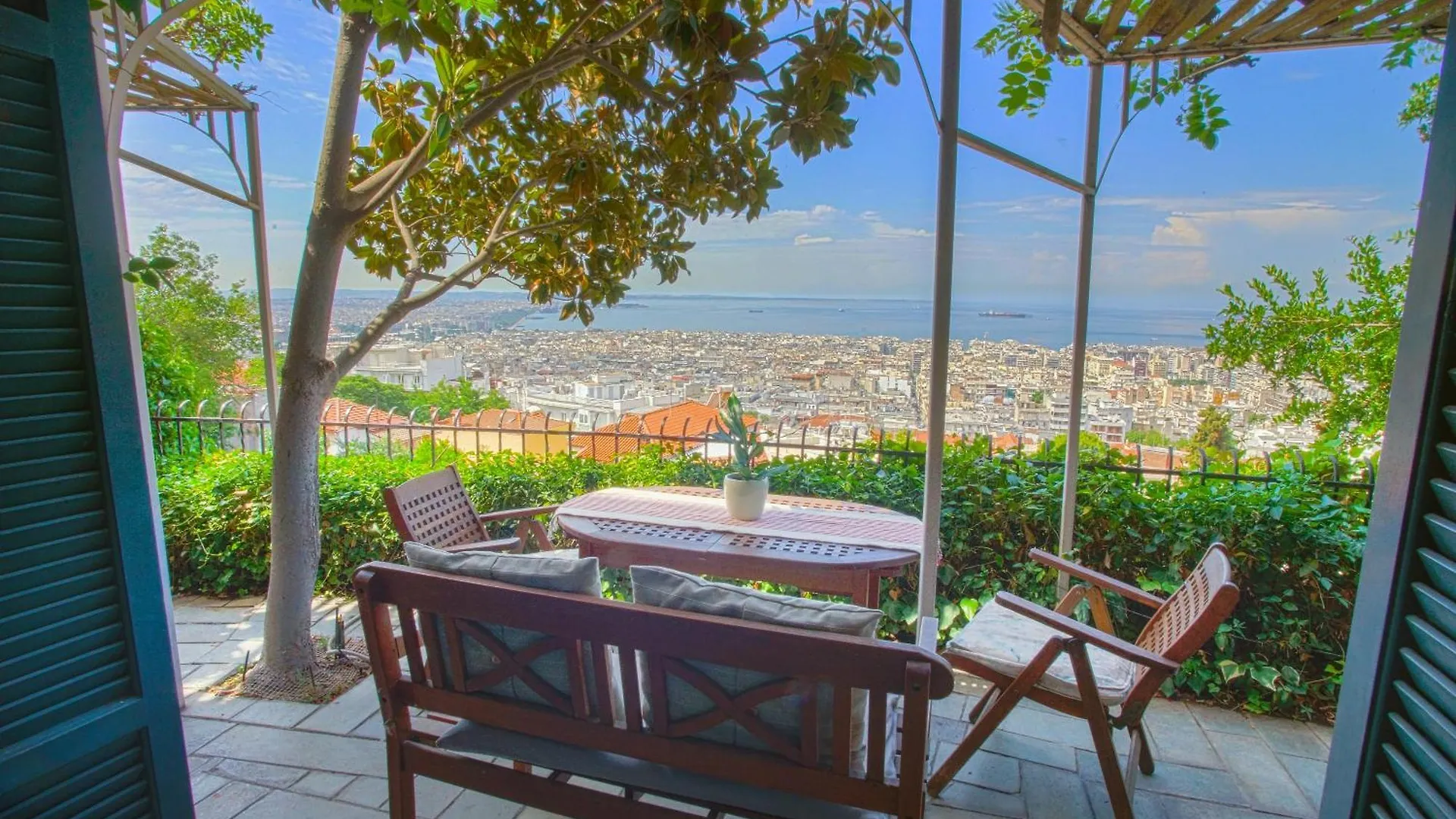 Eliosky Apartment In Ano Poli, Thessaloniki #Feelslikehome location